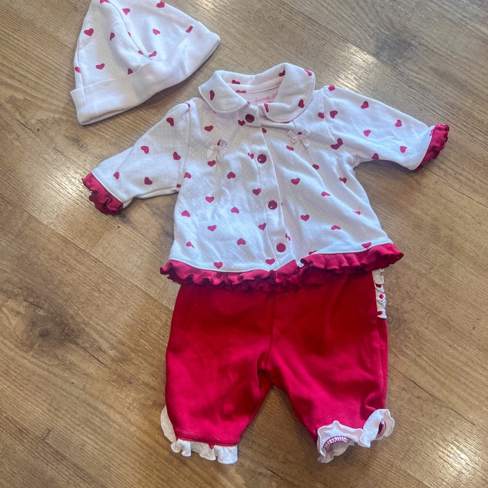Adorable Valentine 0-3 months 3 piece set with Heart Print